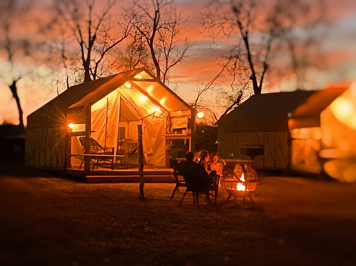 Glamping & Log Cabins